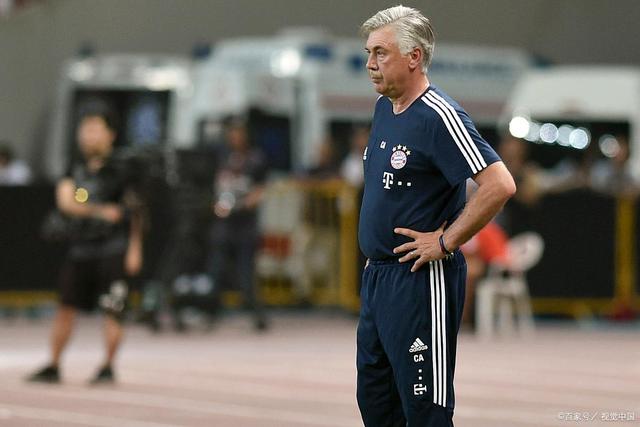 曼联尤文等队都找过齐达内 他只愿带皇马&法国